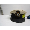 Image 2 : CAPTAIN'S HAT & PLASTIC BOAT