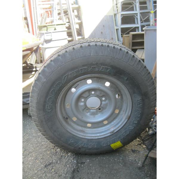 NEW TIRE ON 5 BOLT RIM - P255/70R16