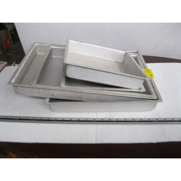 SET OF ALUMINUM CAKE PANS