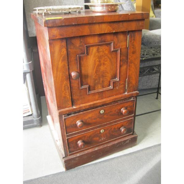 ANTIQUE COMMODE