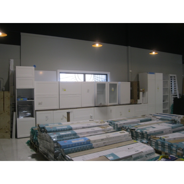 LG. SET OF WHITE KITCHEN CABINETS