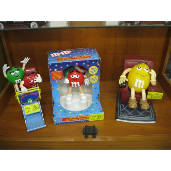 3 M&M FIGURINES
