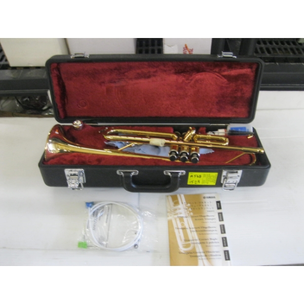 YAMAHA TRUMPET IN CASE