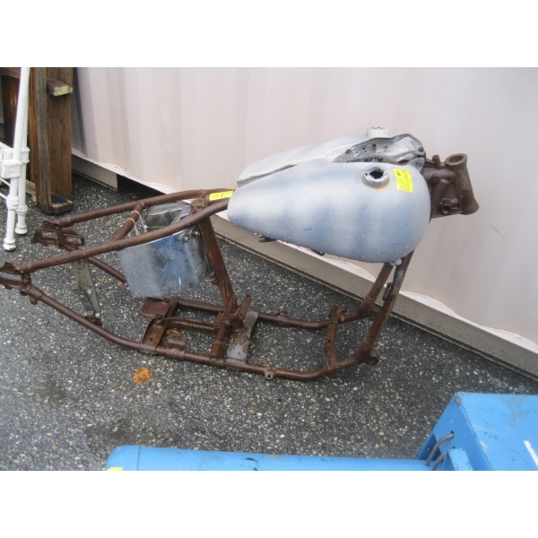HARLEY DAVIDSON MOTORCYCLE FRAME W/GAS & OIL TANKS