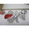Image 4 : COOKIE CUTTERS & 2 CLOCKS
