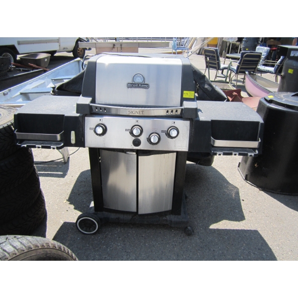 BROIL KING PROPANE BBQ