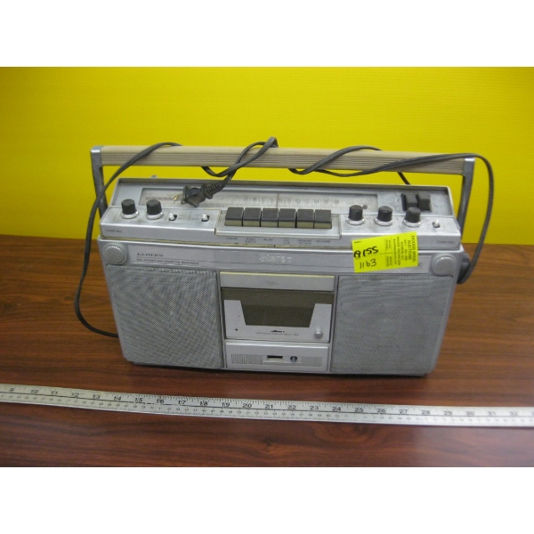 SM. LLOYDS PORTABLE STEREO