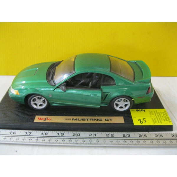 MUSTANG DIECAST CAR