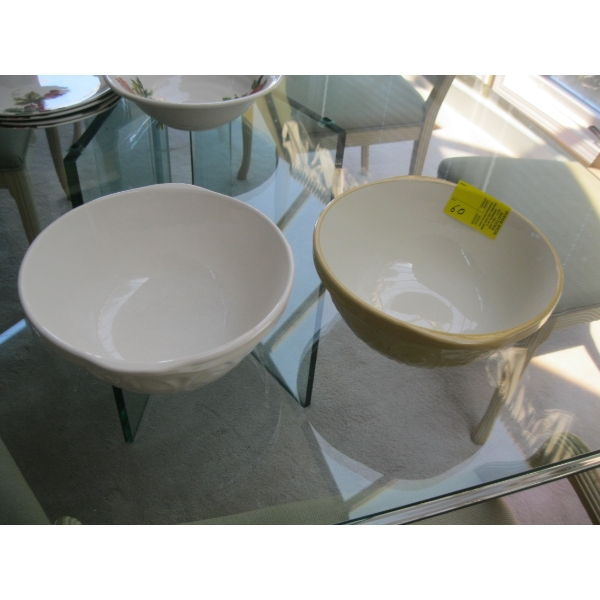 2 MIXING BOWLS