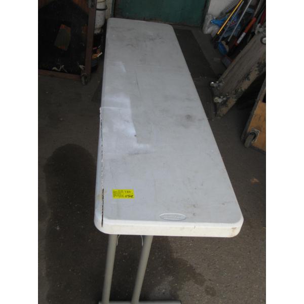 NARROW PLASTIC FOLDING TABLE