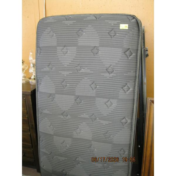 BLACK SINGLE BOX SPRING & MATTRESS