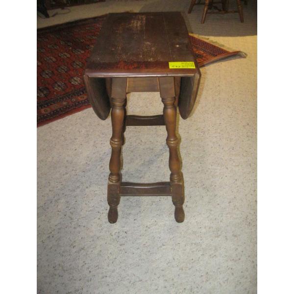 SM. SOLID WOOD DROPLEAF TABLE