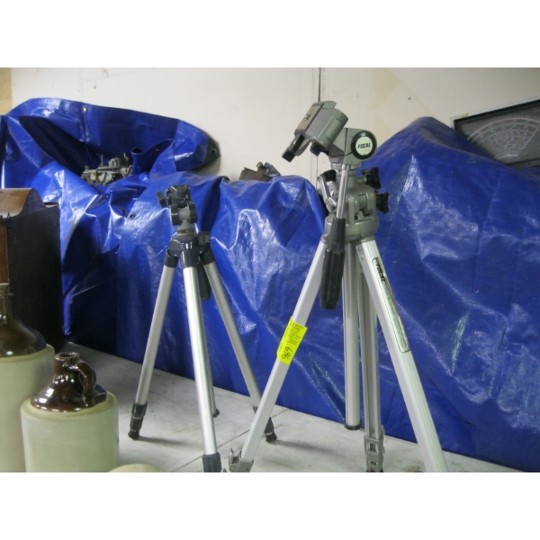 2 TRIPOD STANDS