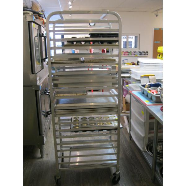 PAN RACK  ON CASTORS