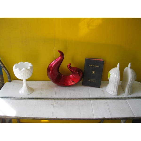 DÉCOR & A BIBLE