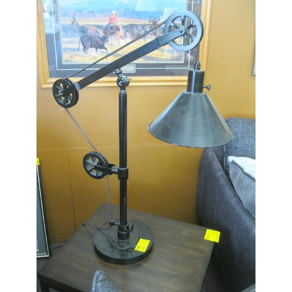 UNIQUE LOOKING TABLE LAMP