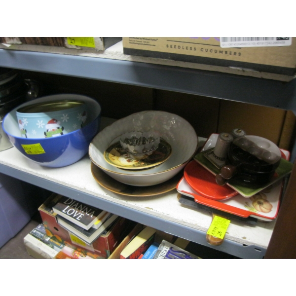 ASST. ITEMS: BOWLS, CUTTING BOARD, ETC.