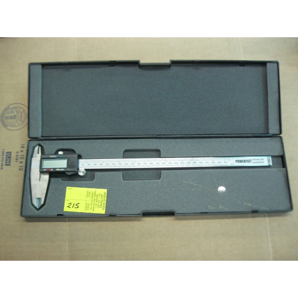 DIGITAL CALIPER IN CASE