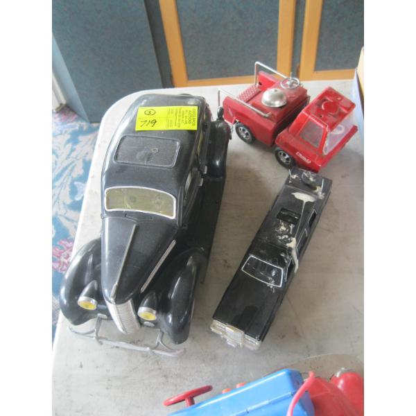 3 VEHICLES - BUDDY L FIRE TRUCK & 2 LIMOUSINES