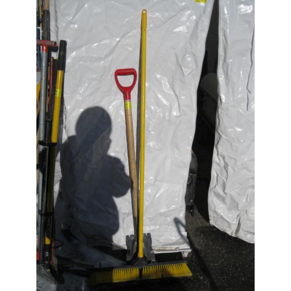 ROOFING NAIL REMOVER & PUSH BROOM