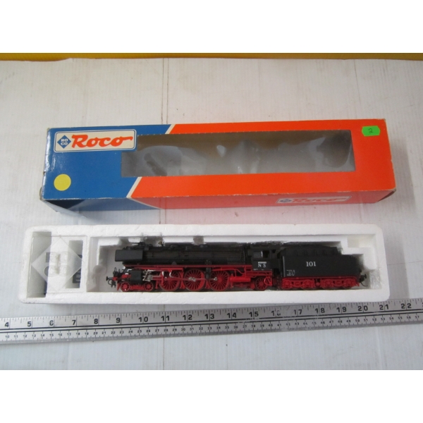 ROKO HO SCALE ENGINE W/TENDER