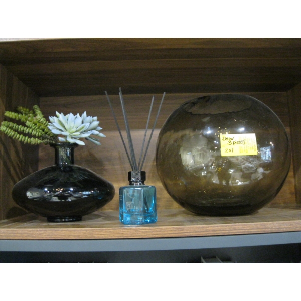 3 PIECES OF DÉCOR
