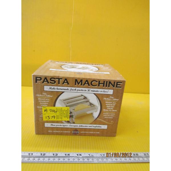 PASTA MACHINE IN BOX
