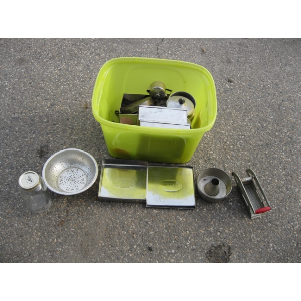 BIN OF MISC. VINTAGE KITCHEN ITEMS, GLASS CANNING JAR, ETC.