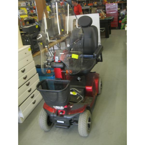 CELEBRITY XL 4 WHEEL SCOOTER W/CHARGER & KEY