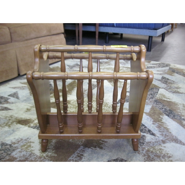 MAPLE MAGAZINE HOLDER