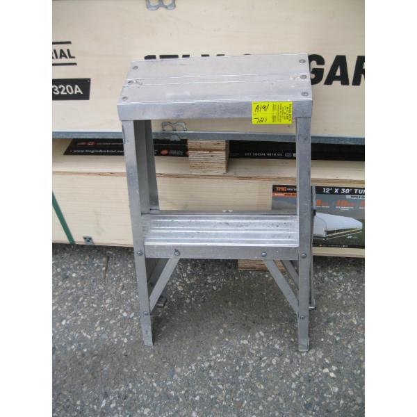 2' ALUMINUM STEPLADDER
