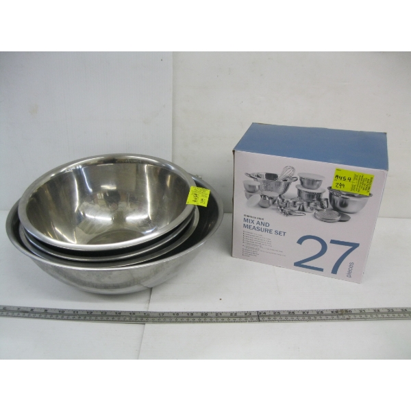 MIX & MEASURE SET & LOT OF STAINLESS MIXING BOWLS