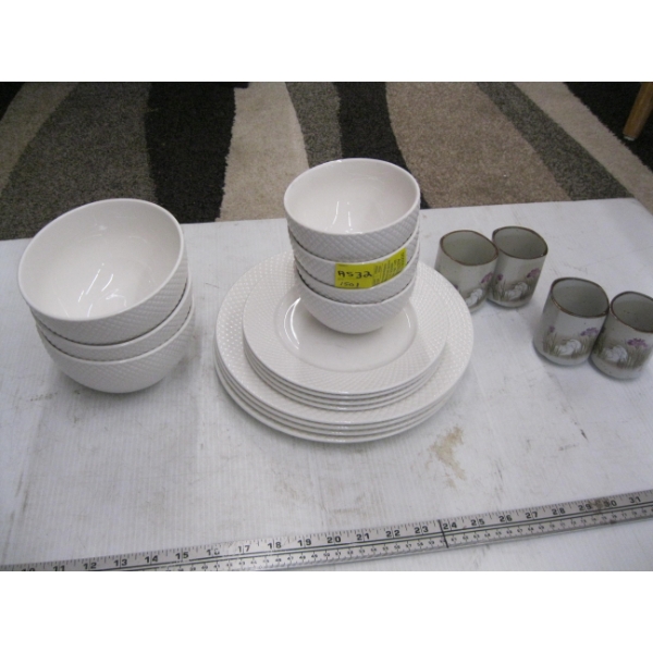 SET OF MIKASA HUNTINGTON PORCELAIN DISHWARE - 1 SMALLER BOWL HAS A CHIP