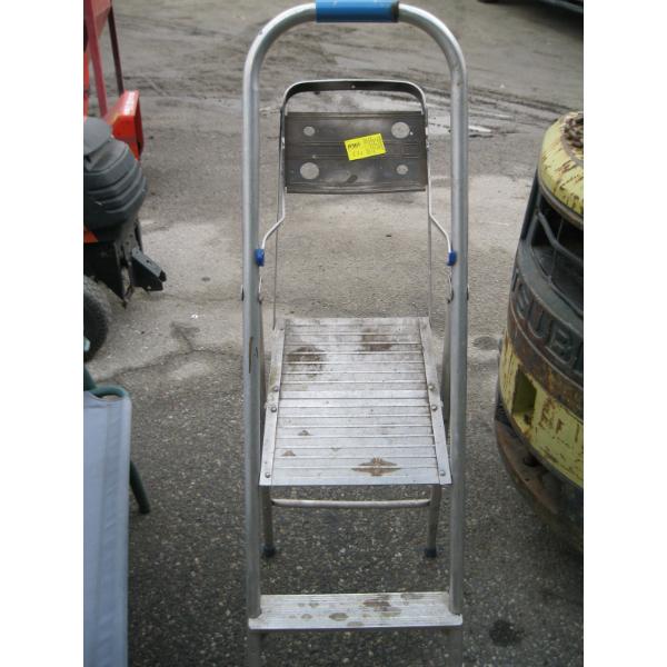 FOLD DOWN 2 STEP LADDER W/PAINTER TRAY