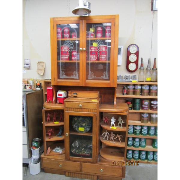 LG. GLASS DOORED DISPLAY CABINET W/TURNING SIDE CABINETS