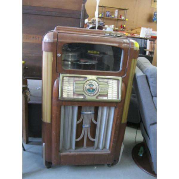 WURLITZER WOOD CASE VINTAGE JUKEBOX FROM 1937/1938