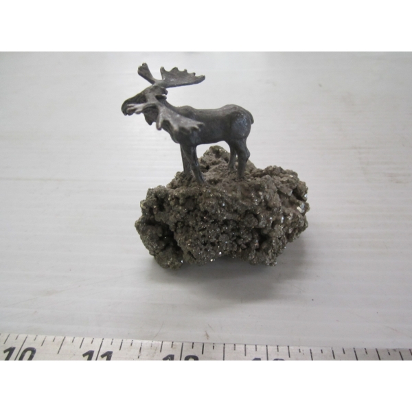 VINTAGE MINIATURE PEWTER MOOSE ON PIRATE ROCK