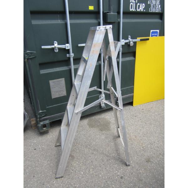 5' ALUMINUM STEPLADDER