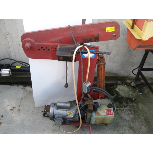 HYDRAULIC SHEAR AS SEEN - HYDRAULIC CYLINDER NOT HOOKED UP BUT W/HYDRAULIC PUMP