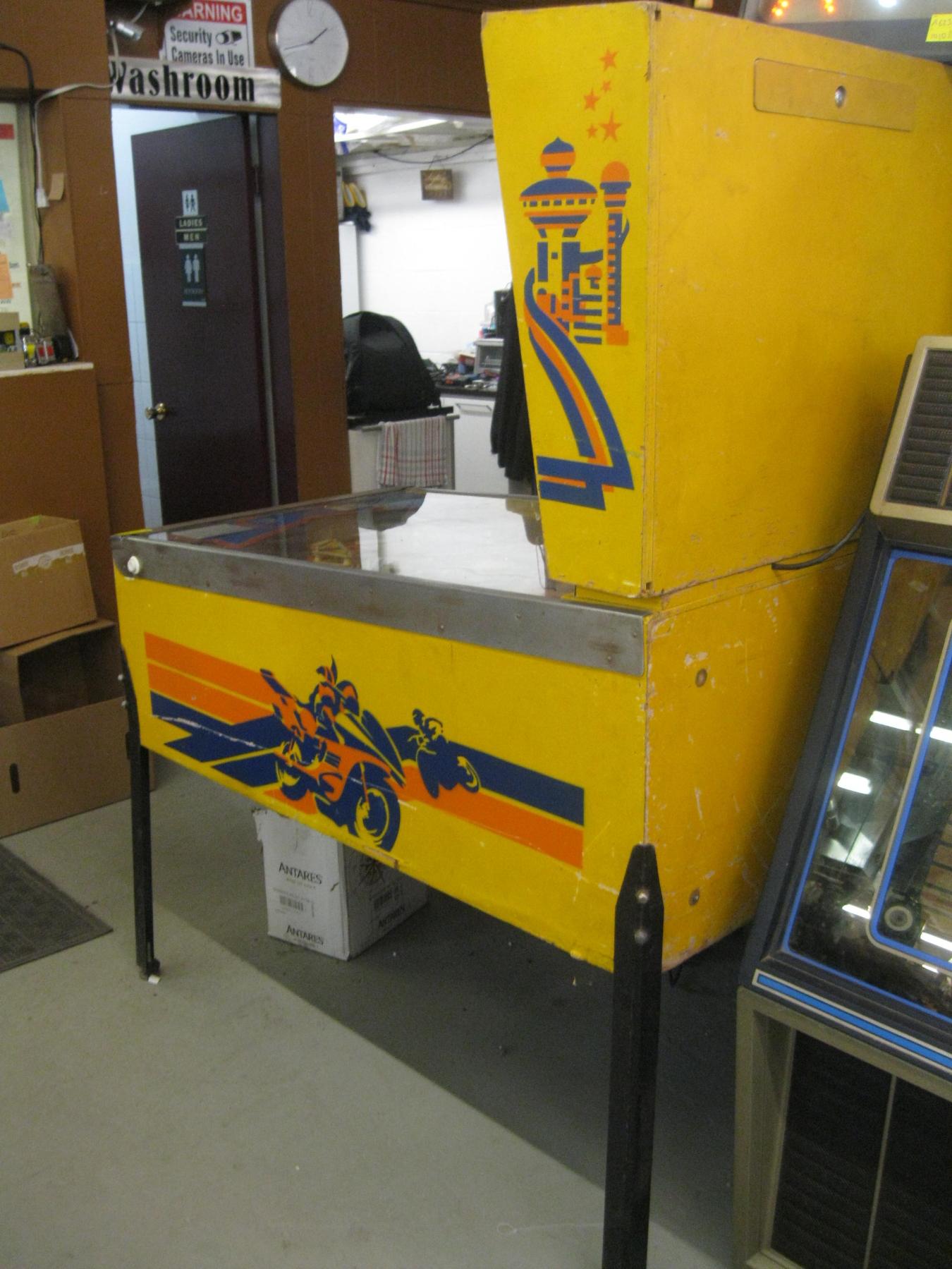 Easy Rider Pinball Machine SPACE RIDERS PINBALL MACHINE - SORT OF WORKS BUT NEEDS WORK - Dodds Auction
