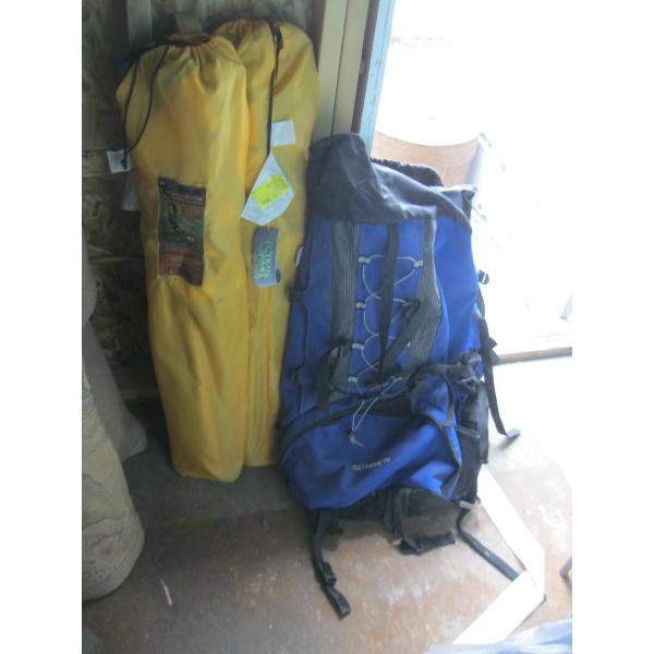BACKPACK & 2 FOLDING CHAIRS