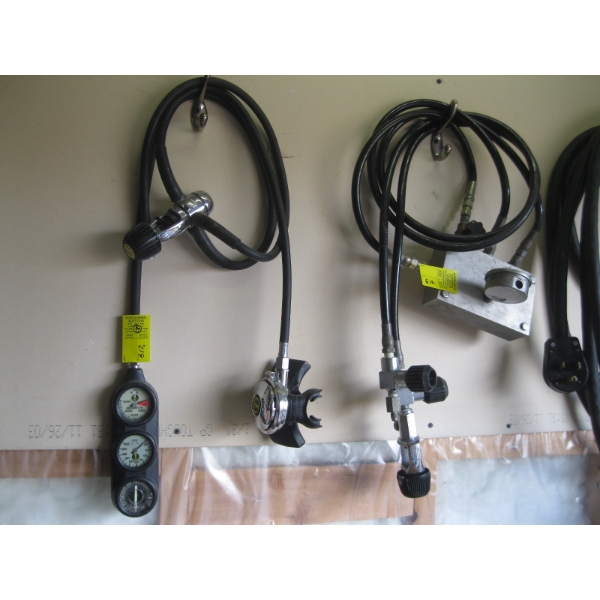 DIVING REGULATOR & ANOTHER DIVING REGULATOR CONTROL