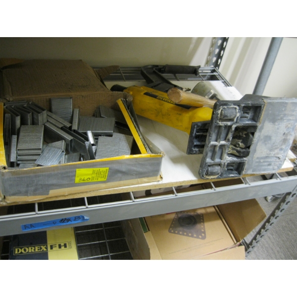DEWALT AIR FLOOR STAPLER W/BOX STAPLES
