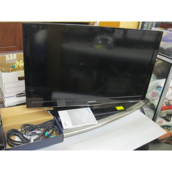 SAMSUNG 40  TV W/ASST. TV ACCESS. - NO REMOTE