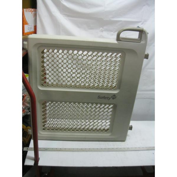SAFETY GATE