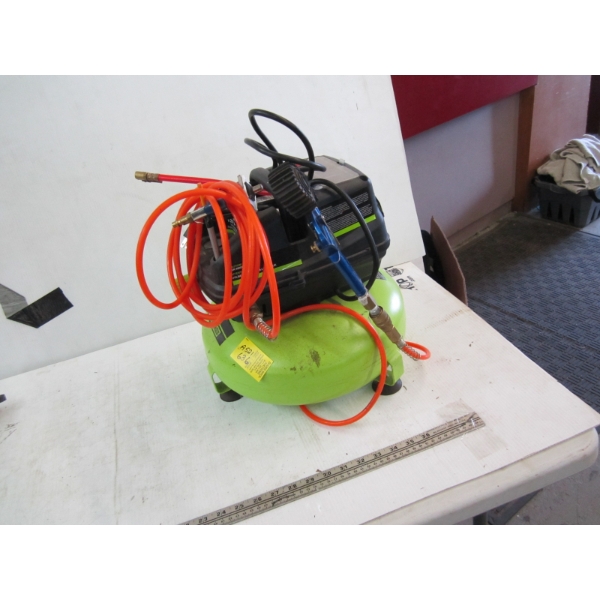 3 GALLON GREEN AIR COMPRESSOR