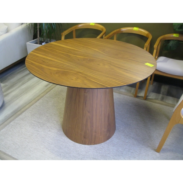 WALNUT ROUND DINING TABLE W/SINGLE PEDESTAL