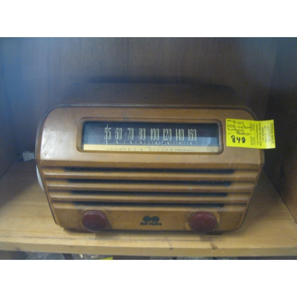 RCA VICTOR VINTAGE WOOD RADIO