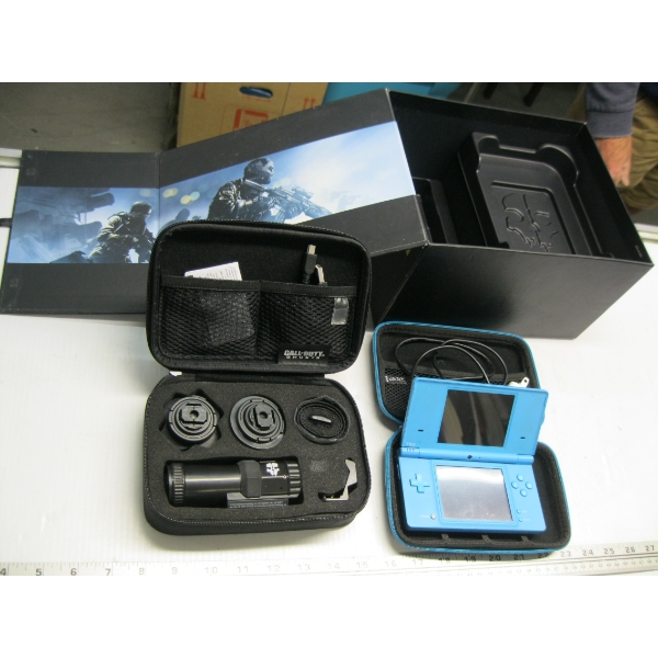 NINTENDO DS W/CASE & CORDS & CALL OF DUTY CAMERA KIT