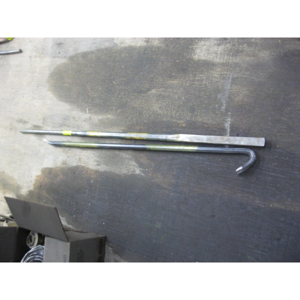 2 PRYBARS